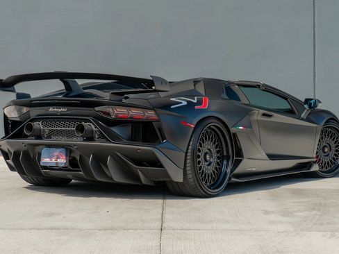 Used 2020 Lamborghini Aventador SVJ AWD/4WD image 8