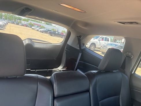 Used 2017 Honda Pilot Touring image 4
