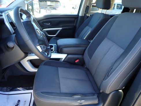 Used 2021 Nissan Titan SV w/ SV Convenience Package image 10