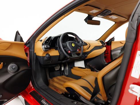 Used 2020 Ferrari 488 Pista Coupe RWD image 13