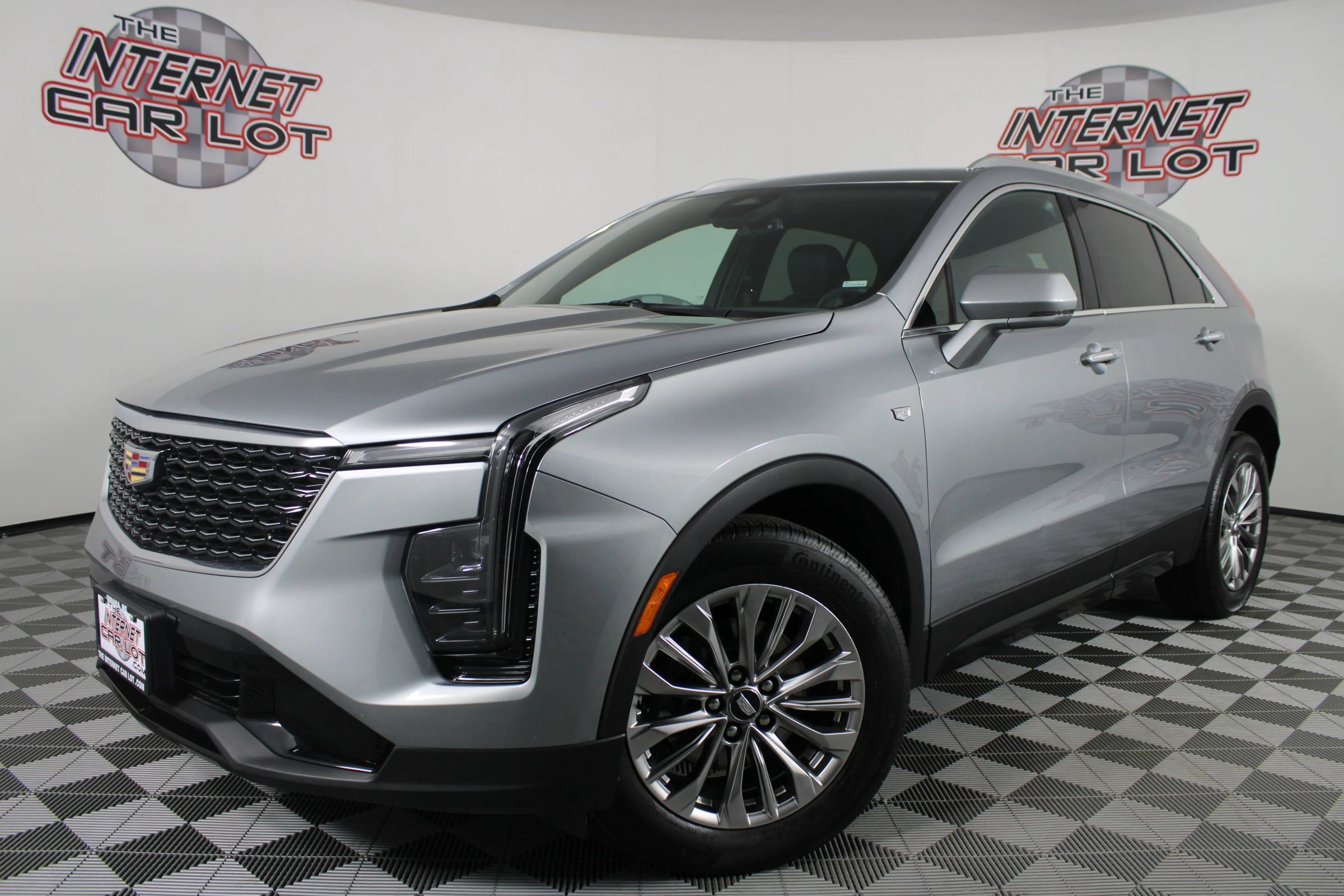 Used 2024 Cadillac XT4 Premium Luxury FWD image 1
