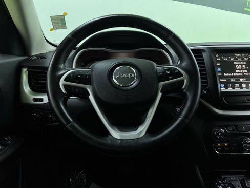 Used 2014 Jeep Cherokee Trailhawk w/ Comfort/Convenience Group AWD/4WD image 21