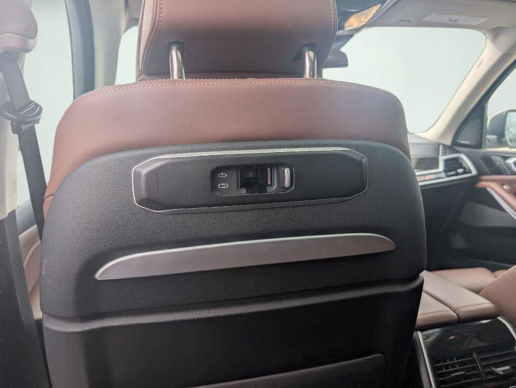 Used 2025 BMW X7 xDrive40i AWD/4WD image 35