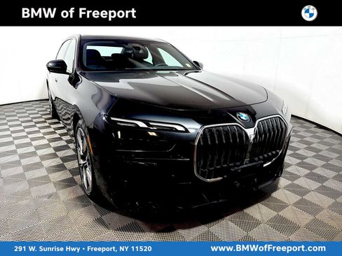 Used 2023 BMW 760i xDrive AWD/4WD image 1