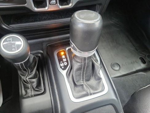 Used 2023 Jeep Wrangler Unlimited Sahara w/ Cold Weather Group image 15