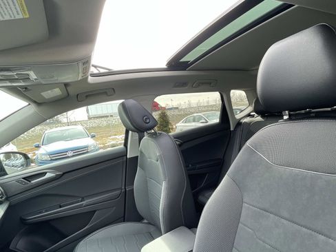 New 2026 Volkswagen Taos SE FWD image 19