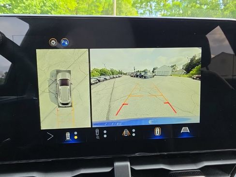 Certified 2025 Chevrolet Equinox LT w/ Safety and Technology Package FWD image 12