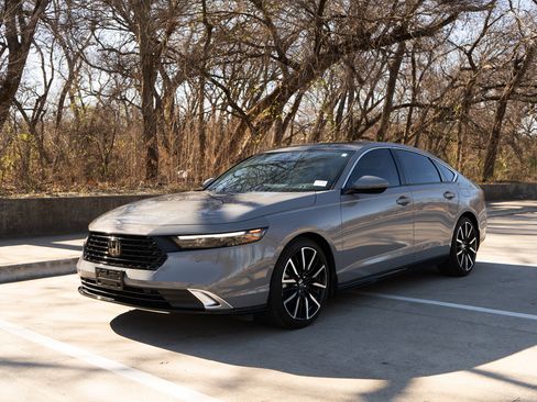 Used 2024 Honda Accord Touring image 5