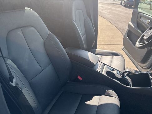 Used 2025 Volvo XC40 B5 Core image 34