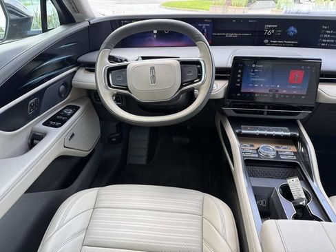 Used 2025 Lincoln Nautilus Reserve AWD/4WD image 27