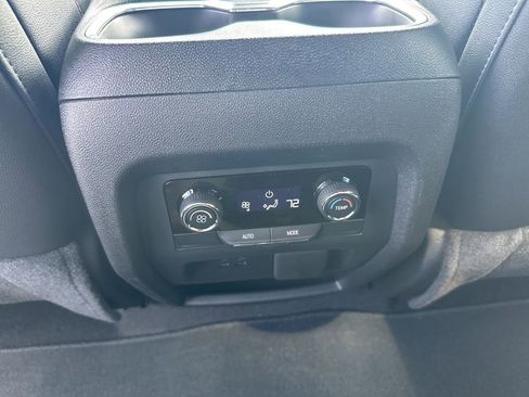 New 2026 Chevrolet Traverse LT image 12