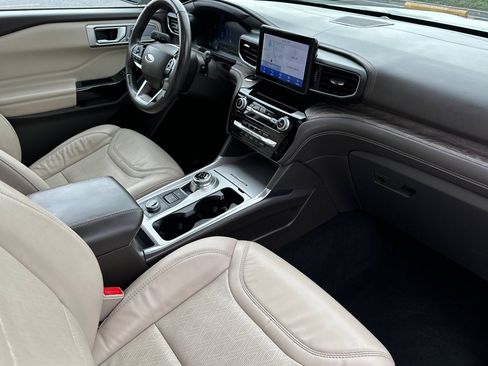 Used 2023 Ford Explorer Platinum w/ Equipment Group 601A image 16