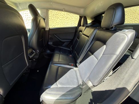 Used 2023 Tesla Model Y Performance AWD/4WD image 17