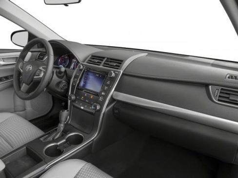 Used 2017 Toyota Camry SE w/ Moonroof Package FWD image 19