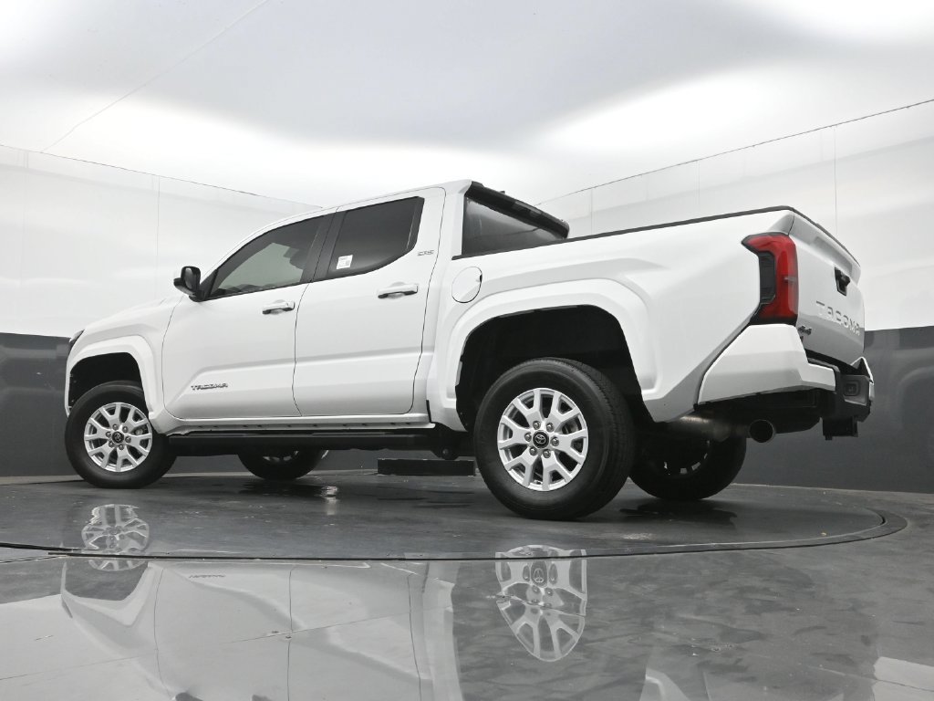 Used 2024 Toyota Tacoma SR5 AWD/4WD image 28