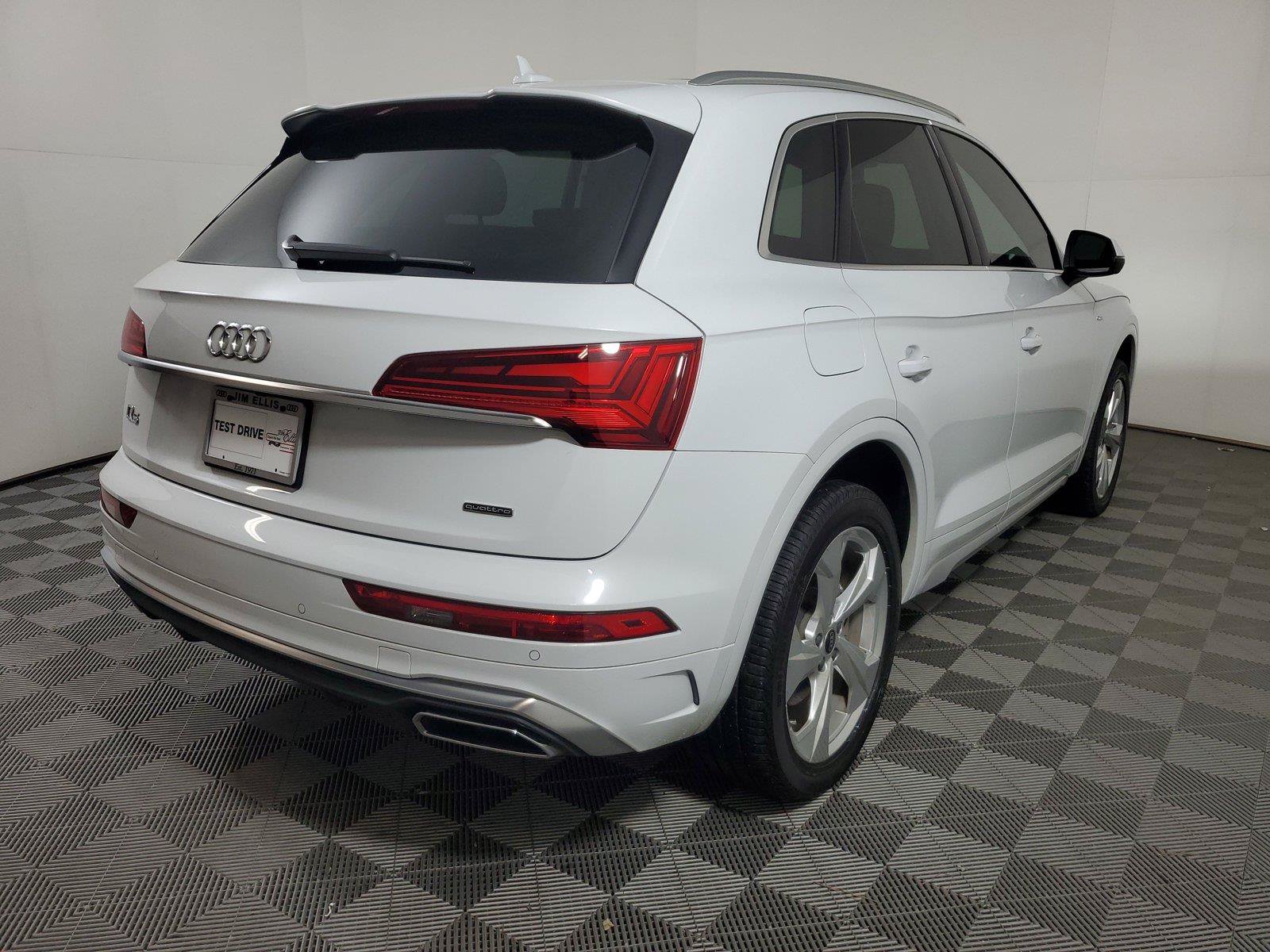 Used 2023 Audi Q5 2.0T Premium Plus w/ Premium Plus Package AWD/4WD image 6