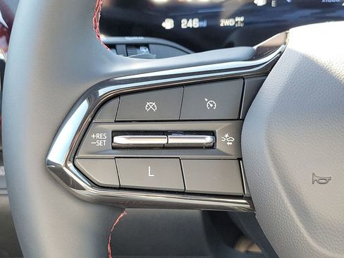 Used 2025 Chevrolet Equinox RS w/ Safety and Technology Package image 29