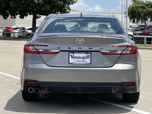 Used 2025 Toyota Camry SE FWD image 5