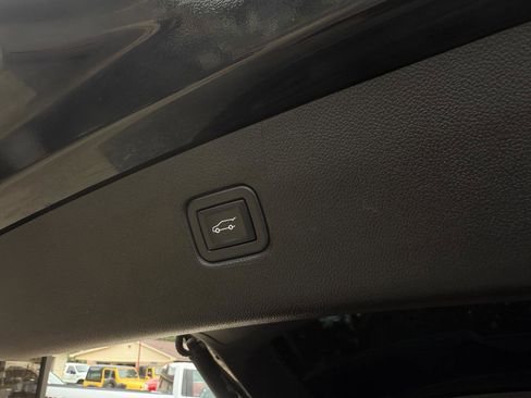 Used 2021 Chevrolet Blazer LT FWD image 31