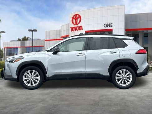 Used 2025 Toyota Corolla Cross LE image 8