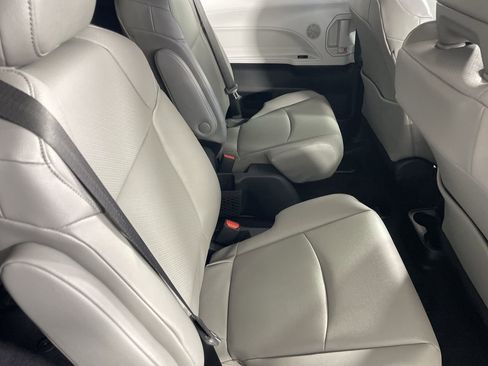 New 2026 Toyota Sienna XLE image 24