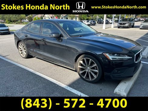 Used 2021 Volvo S60 T5 Momentum w/ Premium Package FWD image 1