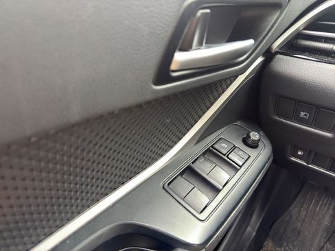 Used 2020 Toyota C-HR Limited image 12