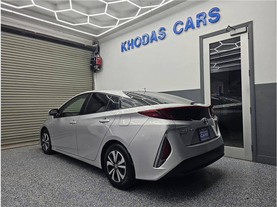 Used 2017 Toyota Prius Prime Premium FWD image 3