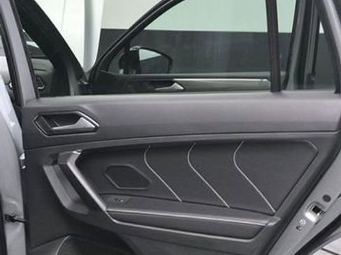 Used 2023 Volkswagen Tiguan SE R-Line image 11