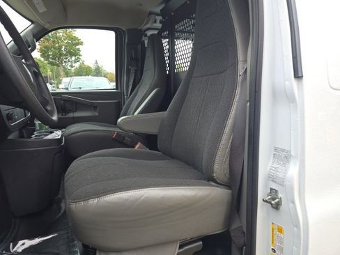 Used 2024 GMC Savana 2500 w/ Driver Convenience Package image 9