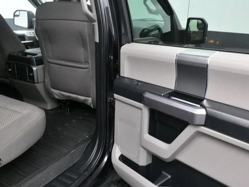Used 2019 Ford F150 XLT w/ Equipment Group 302A Luxury AWD/4WD image 11