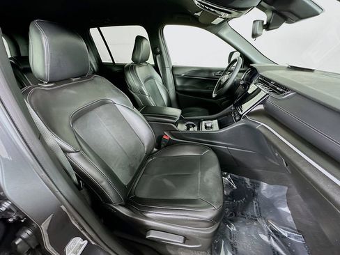 Certified 2024 Jeep Grand Cherokee Altitude image 37