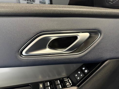 Used 2025 Land Rover Range Rover Velar S AWD/4WD image 12