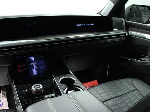 Used 2025 Cadillac Escalade V image 21