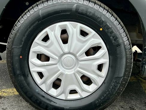Used 2017 Ford Transit 150 130 Low Roof w/ Exterior Upgrade Package RWD image 22