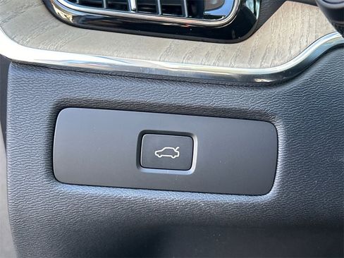 New 2026 Volvo XC60 B5 Plus w/ Protection Package Premier image 23