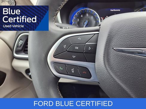 Used 2024 Chrysler Pacifica Touring-L FWD image 16