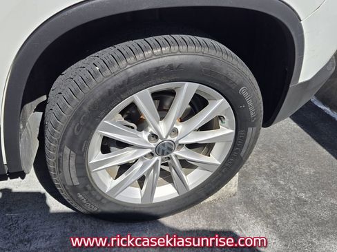 Used 2017 Volkswagen Tiguan Limited w/ Premium Package image 11