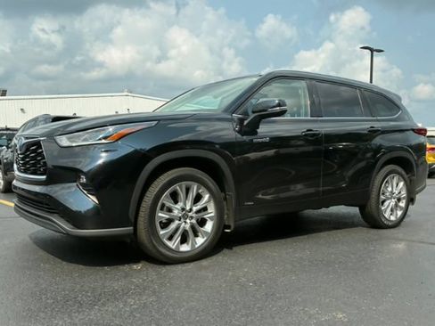 Used 2021 Toyota Highlander Limited AWD/4WD image 1