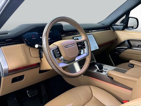 Used 2025 Land Rover Range Rover SE AWD/4WD image 16