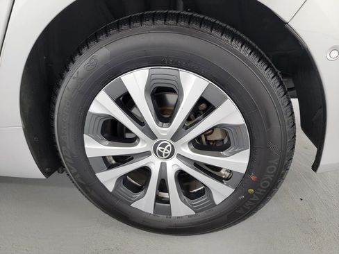 Used 2021 Toyota Prius XLE AWD/4WD image 10