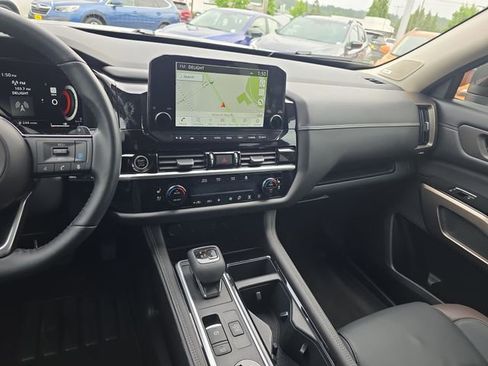 Used 2022 Nissan Pathfinder Platinum w/ Cargo Package AWD/4WD image 22