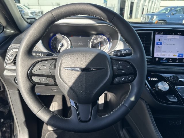 Used 2025 Chrysler Pacifica Limited FWD image 11