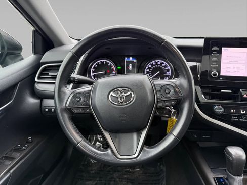 Used 2021 Toyota Camry SE image 12