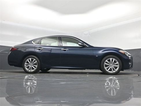 Used 2017 INFINITI Q70 3.7 image 60