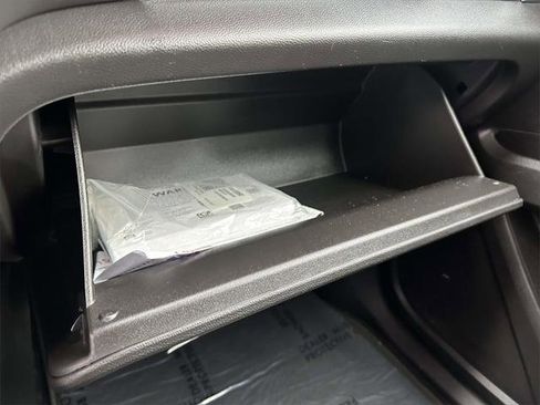 Used 2021 Chevrolet Traverse LT image 31