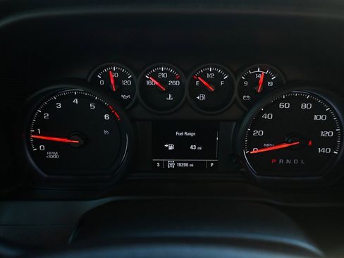 Used 2022 Chevrolet Silverado 2500 Custom w/ Custom Value Package image 38