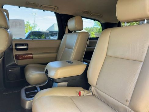 Used 2018 Toyota Sequoia Platinum image 19