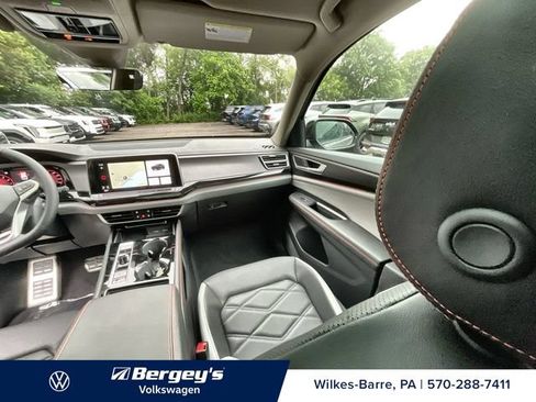 Used 2024 Volkswagen Atlas Peak Edition SEL AWD/4WD image 21