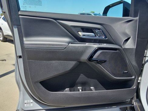 Used 2025 Chevrolet Silverado EV LT w/ LT Premium Package image 21